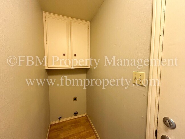 Building Photo - 1700 Charlottesville Dr