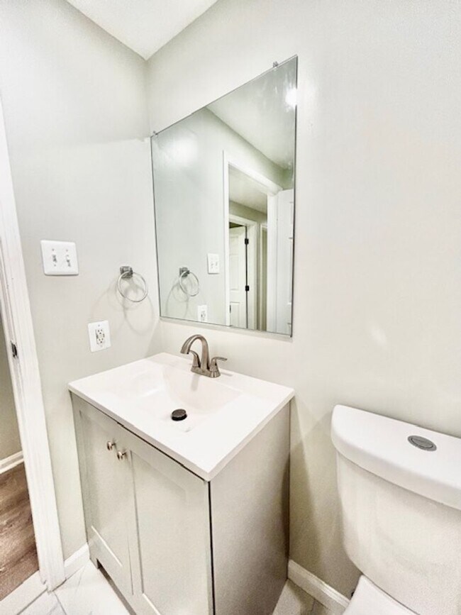 Building Photo - 60 Whitechurch Ct