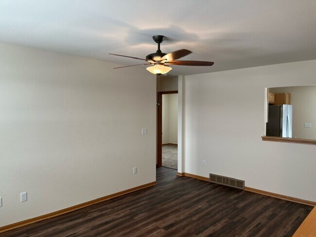 Building Photo - 516