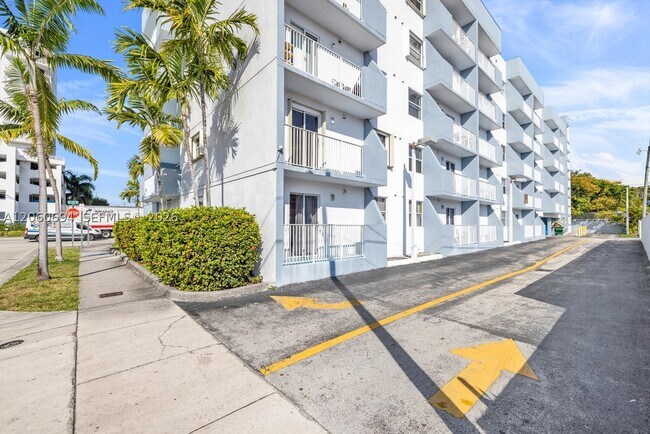 Building Photo - 2575 SW 27th St