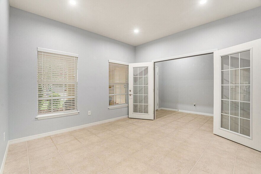 Building Photo - 2803 Winglewood Cir