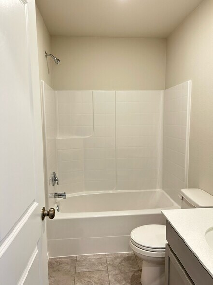 Building Photo - 3226 Juno Ct NE