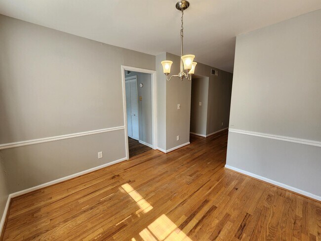 Building Photo - 67 Montre Square NW