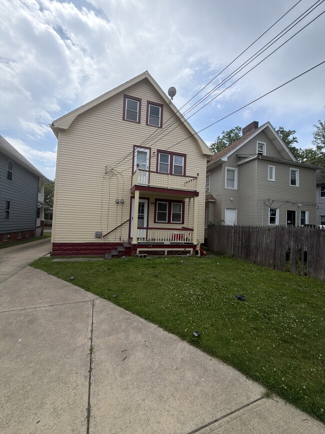 Building Photo - 10324 Bernard Ave