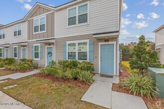 Building Photo - 555 Running Wds St