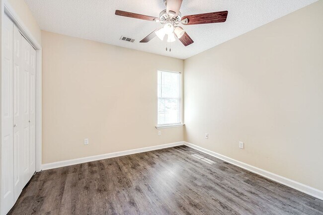Building Photo - Move-In Ready 3-Bedroom Home with Fenced Backyard in Guyton!