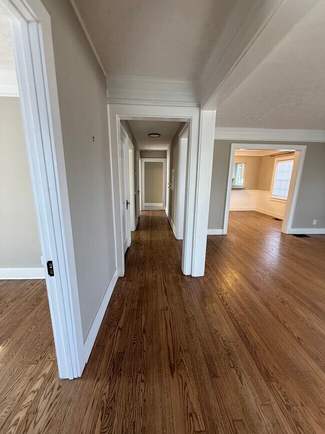 Building Photo - 287 E Eastland St