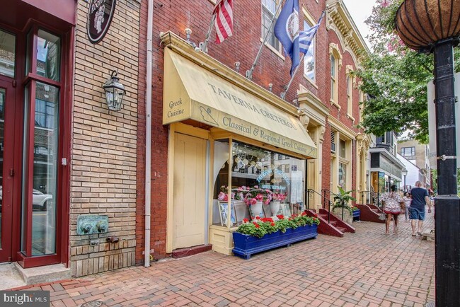 Building Photo - 1411 King St