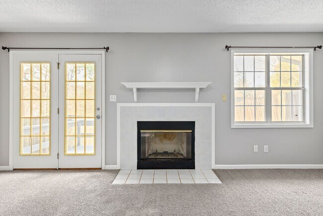 Building Photo - Available NOW-105 Pineridge Drive