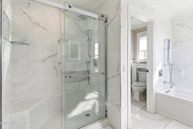 Building Photo - 619 Park Ave