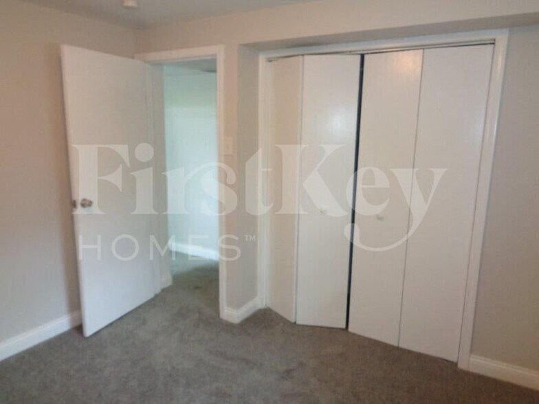 Building Photo - 451 E Mulberry Ct
