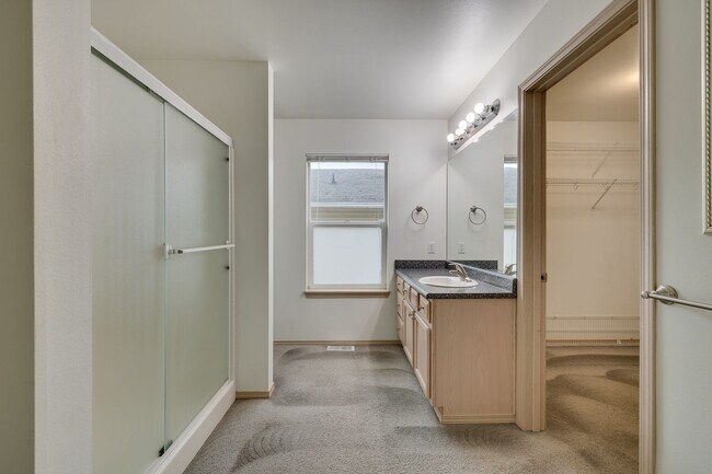 Building Photo - Beautiful Two-Story Home for Rent in the C...
