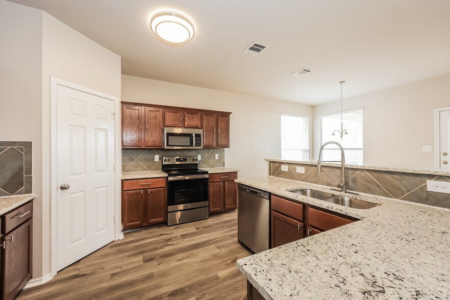 Building Photo - 11615 Tahoka Daisy