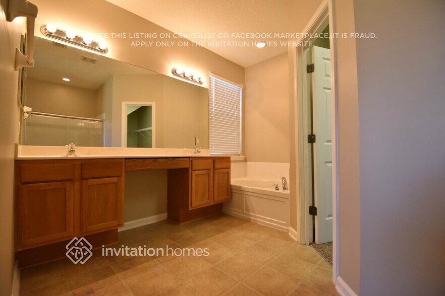 Building Photo - 3333 Victoria Lakes Dr N