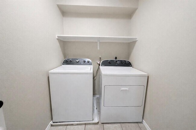 Building Photo - 9313 Sanford Dr