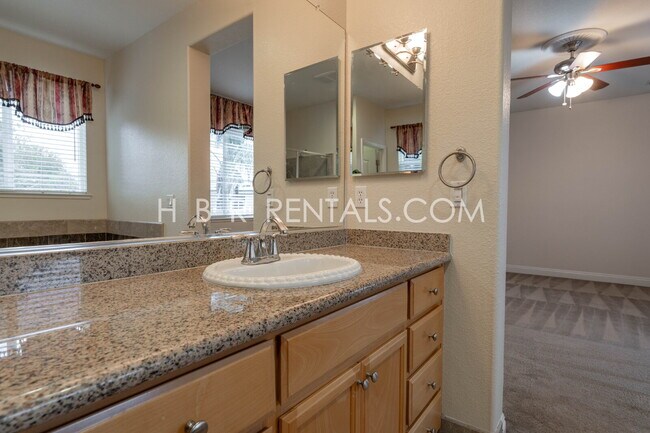 Building Photo - MANTECA RENTAL 4 BEDROOM OUTDOOR PIZZA OVEN in beautiful rear yard