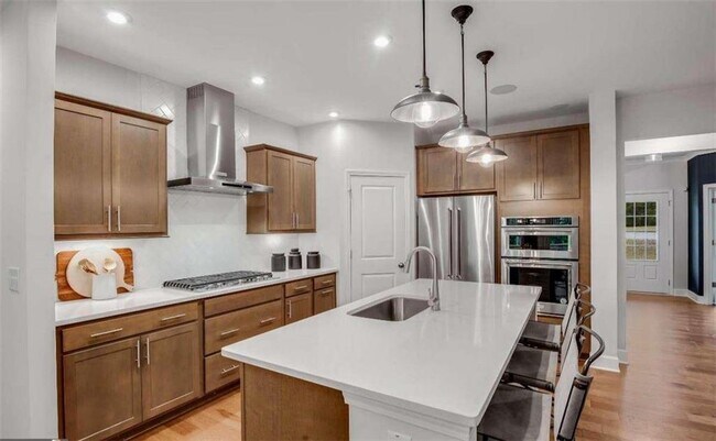 Building Photo - 74 Fairway Dr