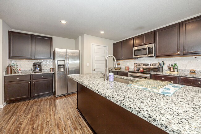 Building Photo - 9125 Bellewood Dr