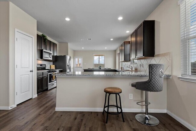 Building Photo - 5639 Brooklyn Rose Dr