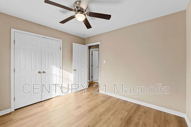 Building Photo - 934 Sedgefield Cir