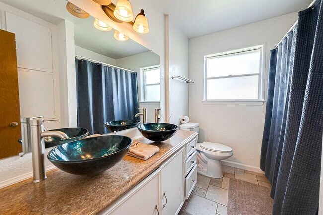 Building Photo - 9654 Meadowland Dr