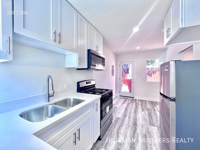 Building Photo - 420 N Sierra Bonita Ave