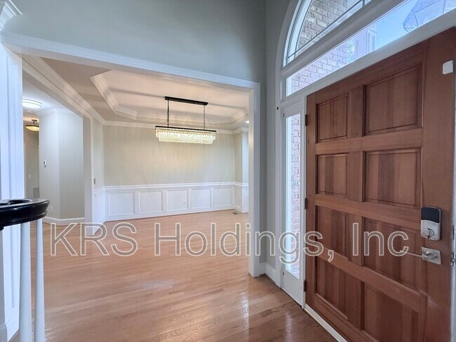 Building Photo - 213 Glen Abbey Dr