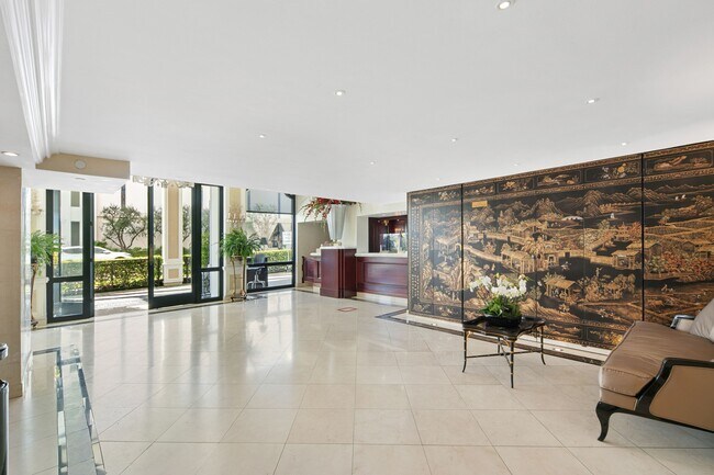 Building Photo - 10390 Wilshire Blvd