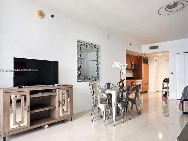 Building Photo - 475 Brickell Ave