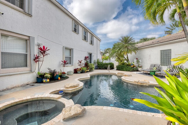 Building Photo - 2070 Chagall Cir