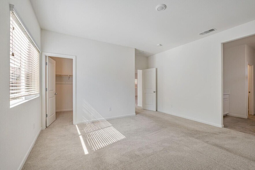 Building Photo - 830 Holdenhurst Ln