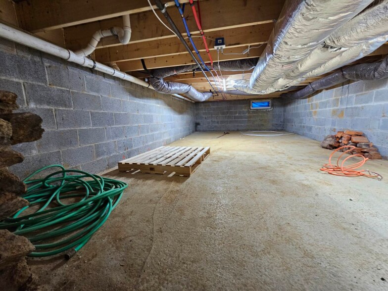 Building Photo - 108 Poplar St