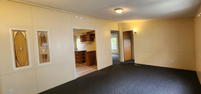 Building Photo - Available now, three bed two full bath sin...