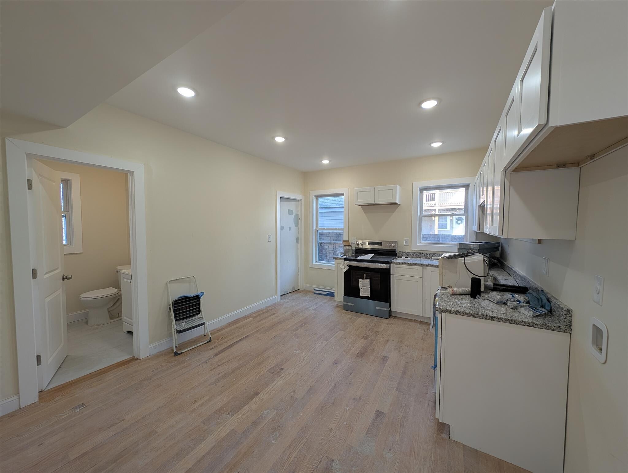 Building Photo - 5 Lowell Cir