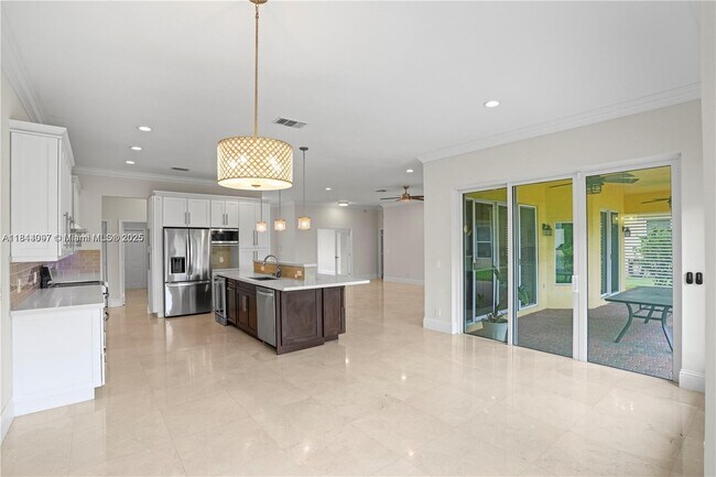 Building Photo - 720 Cypress Pointe Dr W