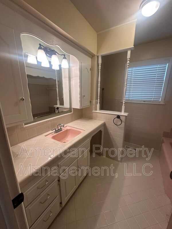 Building Photo - 4651 S Norwood Ave