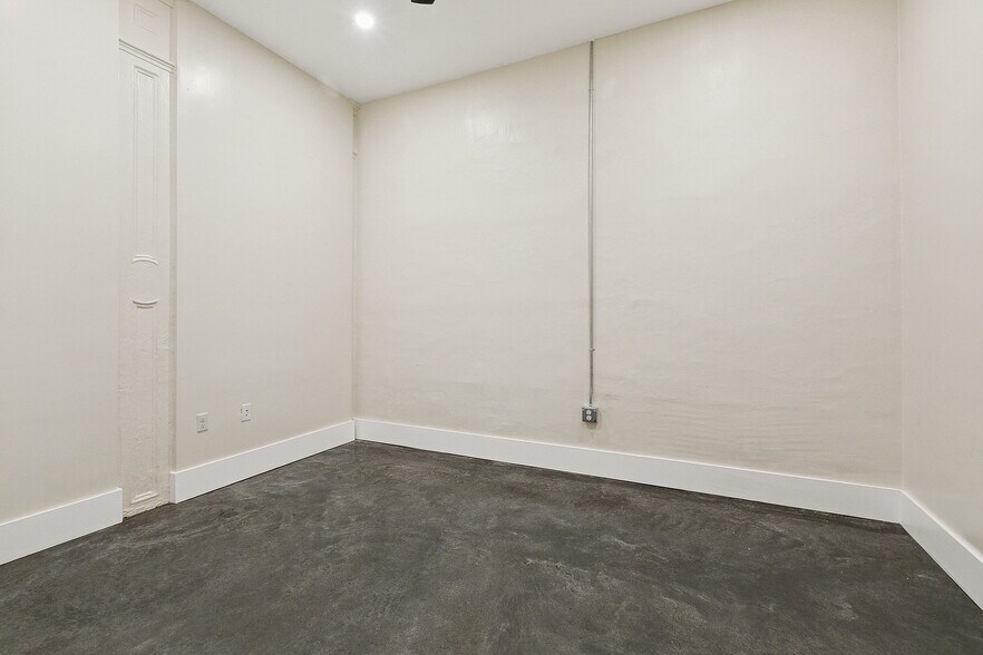 Building Photo - 137 Carondelet St