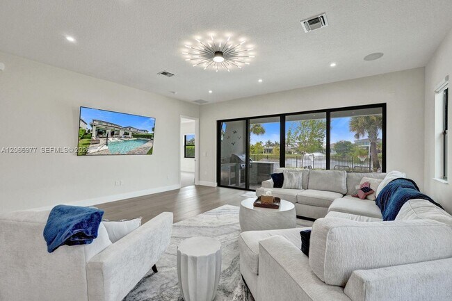 Building Photo - 12474 Solana Bay Cir