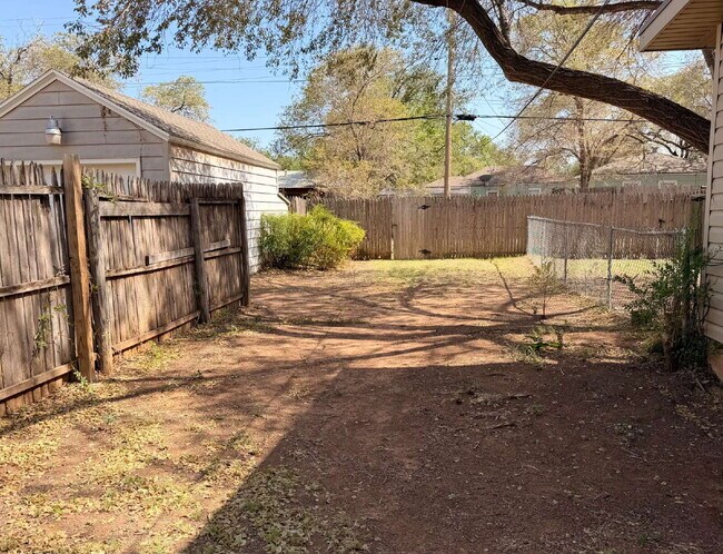 Building Photo - Private 1 Bed, 1 Bath Home Minutes from Texas Tech!