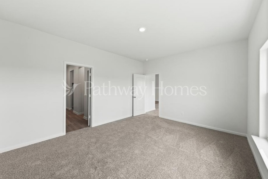 Building Photo - 916 Burlington Ave