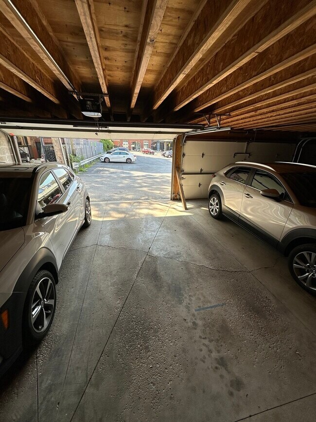 Building Photo - 957 W Montana St