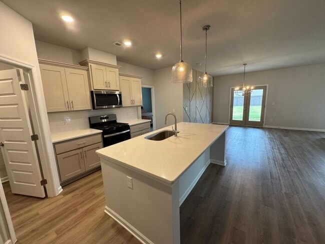 Building Photo - Extra Square footage, Mountain Views