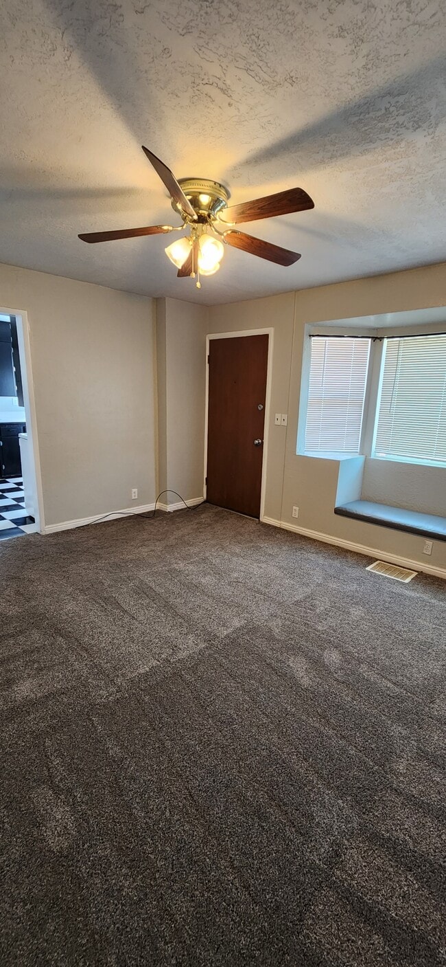 Building Photo - 585B S 1200 W