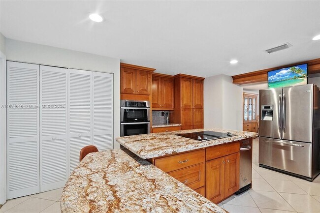 Building Photo - 9340 NW 48th Doral Terrace