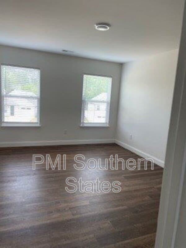 Building Photo - 402 Albus Dr