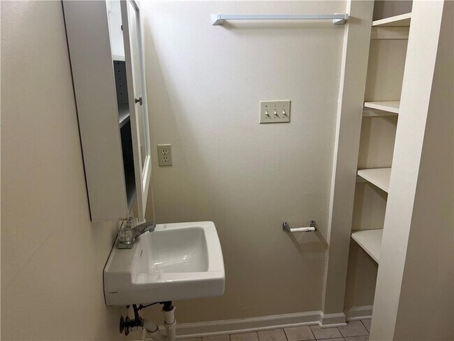 Building Photo - 316 Plantation Dr