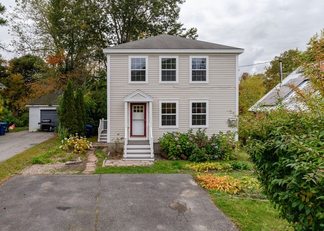 Building Photo - Charming 3BR/ 1.5BA South Portland Residence