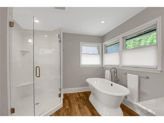 Building Photo - 3465 Deephaven Ave