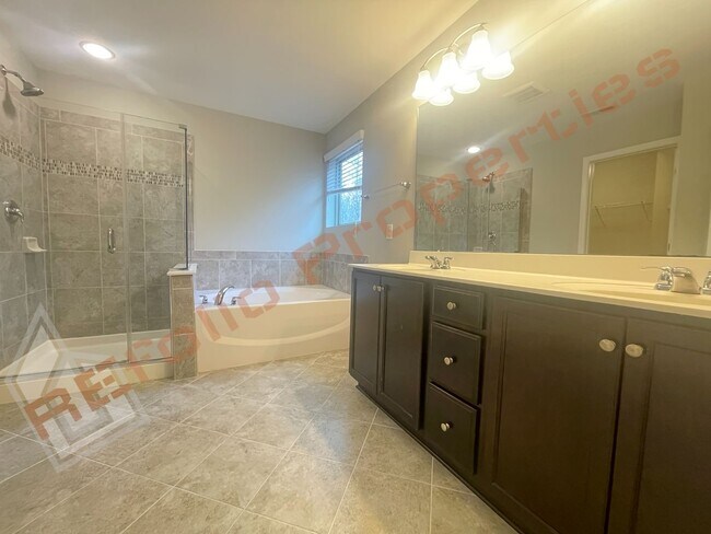 Building Photo - 288 Heathwood Dr