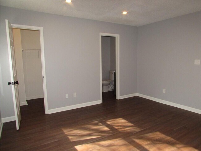 Building Photo - 1716 Twin Brooks Dr SE